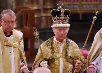 Korunovácia Karola III. katolíckymi očami