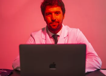 Španielsky psychológ a sexuológ: Neexistuje porno bez následkov