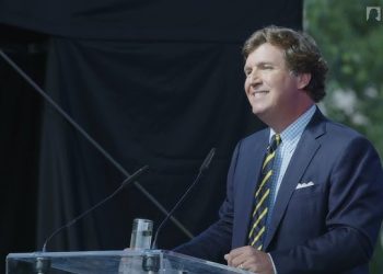 Tucker Carlson útočí na Bidenov sexuálny imperializmus voči Maďarsku