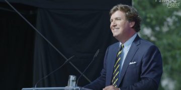 Tucker Carlson útočí na Bidenov sexuálny imperializmus voči Maďarsku