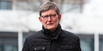 Nerozhodný kardinál Woelki pomaly ustupuje tlaku LGBT
