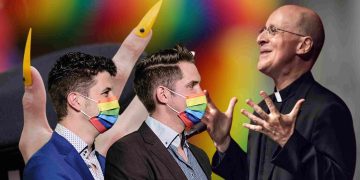 James Martin, SJ ako prvý požehnáva „pár“ aktívnych angažovaných homosexuálov,  jeho dlhoročných priateľov
