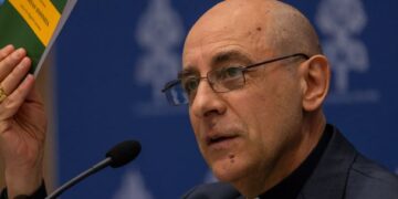 Sláva a tiene „Dignitas infinita“. Čo hovorí Fernándezov nový dokument?